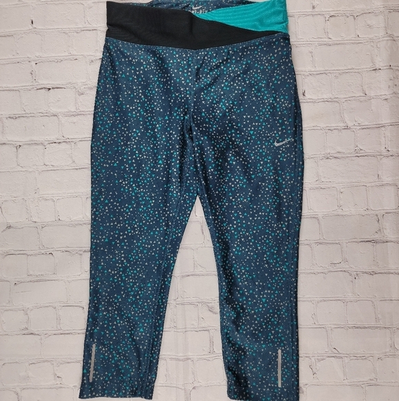 Nike Dry Fit Running Capri with Reflective Strip - Picture 2 of 9